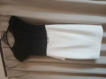 레이스 반팔 무릎 기장 원피스 블랙 화이트