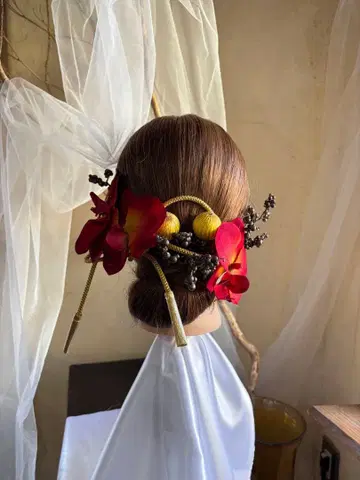 빨간색 꽃 머리 장식 일본 정통의상 소품