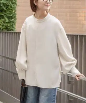 Spick and Span 드라이 드레이프 크로스 하이넥 블라우스