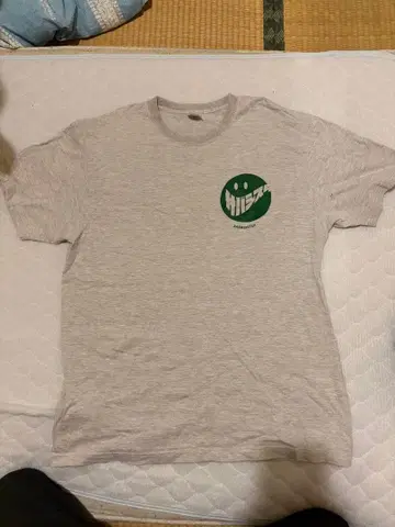 사바 시스터 스마일 T셔츠 그레이