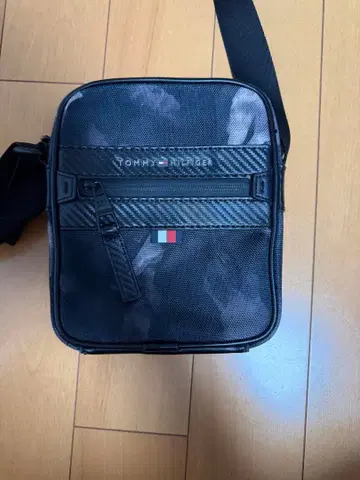 TOMMY HILFIGER 숄더백 블랙