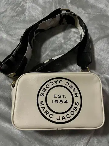 마크 제이콥스 숄더백 화이트
