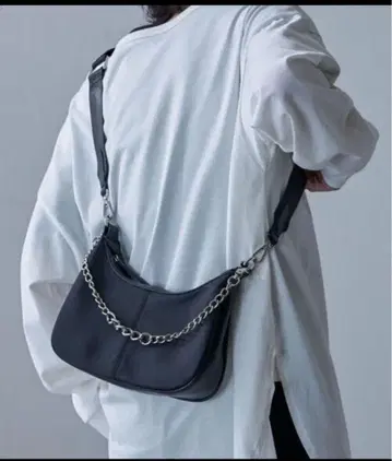 Lui's 블랙 체인 숄더백