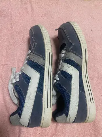 네이비/화이트 스니커즈 보로보로해서 가격 인하 중입니다