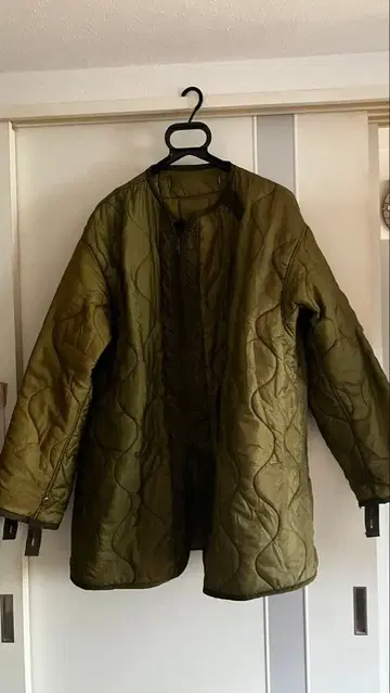 올리브 퀼팅 롱 자켓