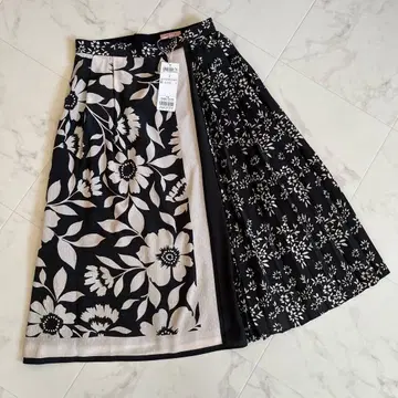 택 포함 새상품 TOCCA 토카 플레어 스커트 워셔블 온워드 플리츠