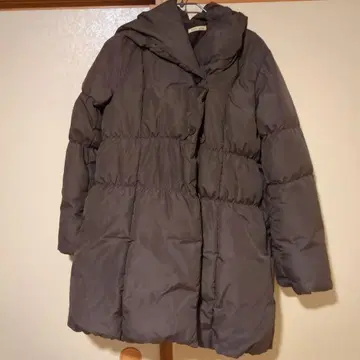 다크 브라운 후드 부착 다운 자켓