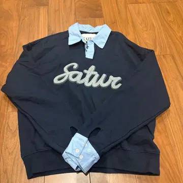 SATUR 사터 앱리 로고 커프스 스웨트 셔츠 네이비 트레이닝복