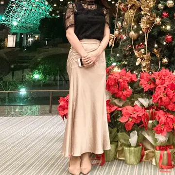 골드 새틴 롱 스커트 사이드 개더