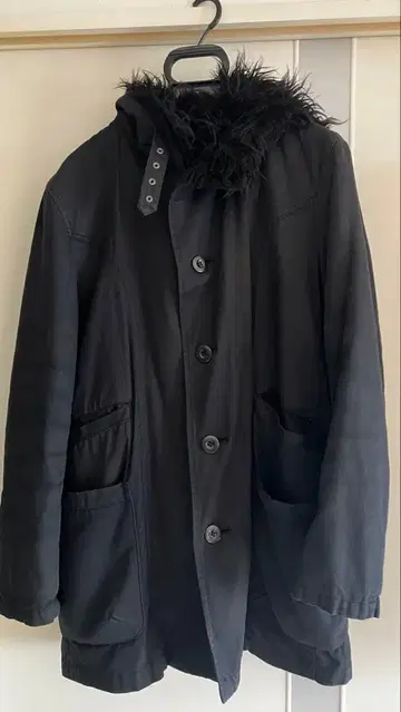 블랙 퍼 달린 모즈 코트