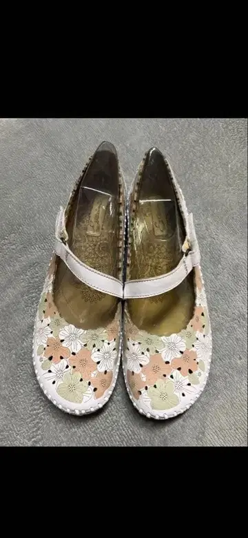 에스타시온 꽃 무늬의 편안함 샌들 L