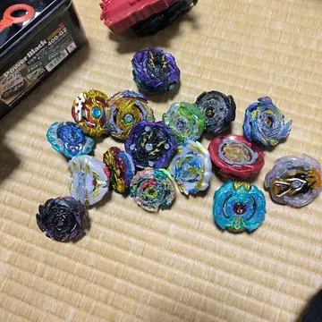 베이블레이드 약 20개와 핸들 세트