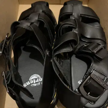 닥터마틴 가죽 샌들 상자 없음 UK8