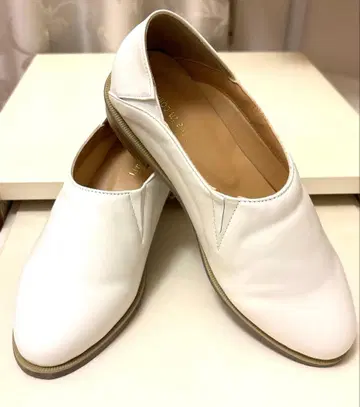 화이트 슬립온 합성 피혁 책받침 포함