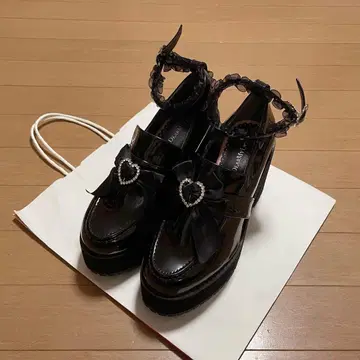 DearMyLove 하트버클 프릴 앵클 로퍼 펌프스