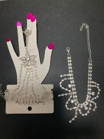 반짝이는 핑거 팔찌와 발찌