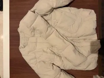 화이트 다운 자켓 머플러 포함