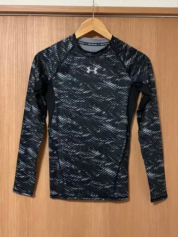 새상품 미사용 UNDER ARMOUR 히트기어 언더셔츠 카모플라주
