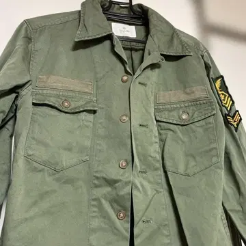 올리브 그린 밀리터리 자켓