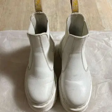 닥터마틴 화이트 첼시 부츠 37 사이즈