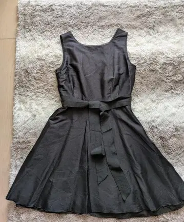 Tomorrowland ballsey 블랙 슬리브리스 원피스