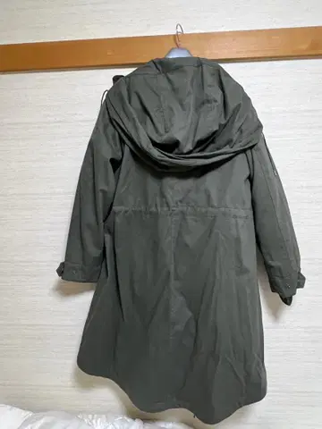 알뜰 올리브색 후드 부착 모즈 코트