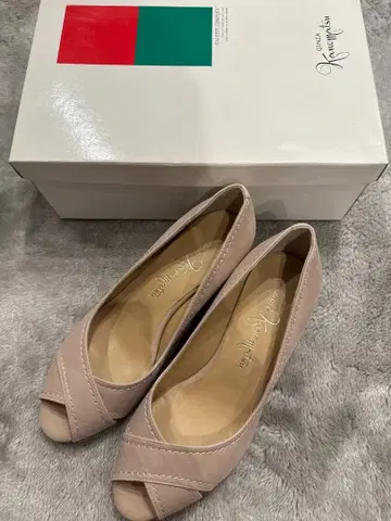 긴자 카네마츠 베이지 샌들 23.5cm