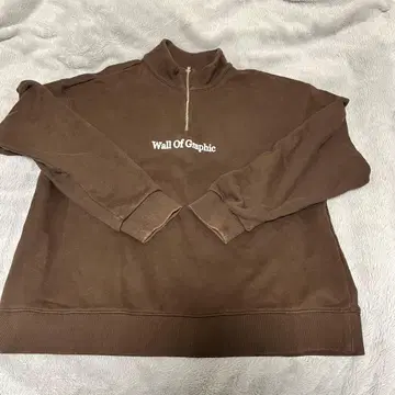 Wall Of Graphic 하프 지퍼 트레이닝복 브라운