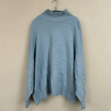라이트 블루 오버 사이즈 터틀넥 니트