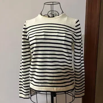 맥피 보더 긴팔 니트 스웨터