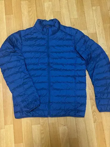 유니클로 울트라 라이트 다운 M 사이즈