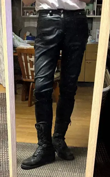 로얄 플래시의 리얼 가죽 스키니 스트레치, 정가 74800엔