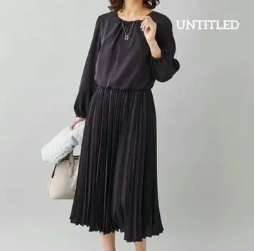 UNTITLED 다크 네이비 조젯 플리츠 원피스
