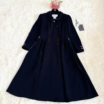 최근 모델 르네 실크 리본 카라 부착 롱 원피스 펄 버튼