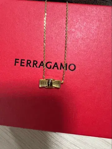 페라가모 바라 리본 목걸이 미사용 새상품