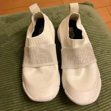 THE NORTH FACE 화이트 스니커즈