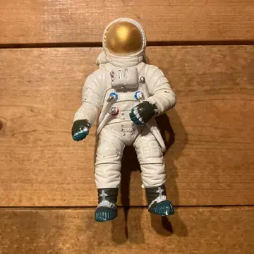우주 비행사 피규어 골드 컬러 헬멧