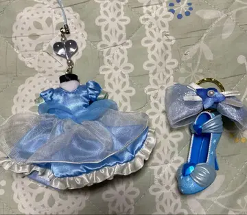 스카이블루 드레스 & 신데렐라 신발 모양 키링 2세트