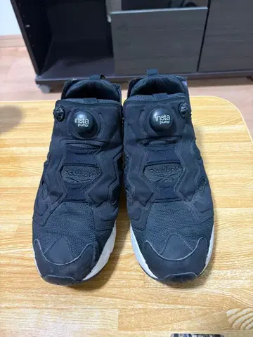인스타 펌프 블랙 스니커즈