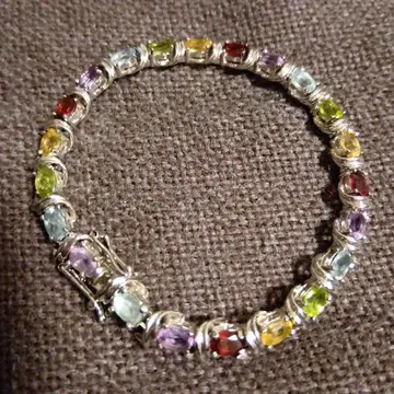 다색 오벌 컷 스톤 팔찌