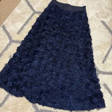 새상품급 IENA 플라워 플레어 스커트 네이비 36