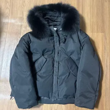 아페제라무 블랙 퍼 다운 자켓