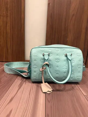MCM 민트 그린 핸드백