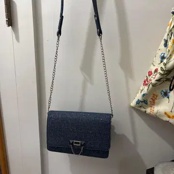 데님 블루 숄더백 칸막이 포함