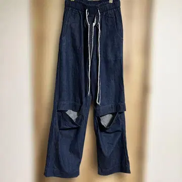 LIVINGSTONE 다크 블루 컷 아웃 팬츠