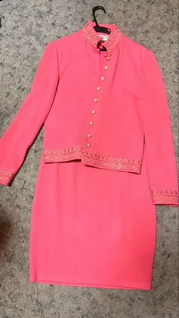 ST. JOHN 핑크 자켓 스커트 세트 6