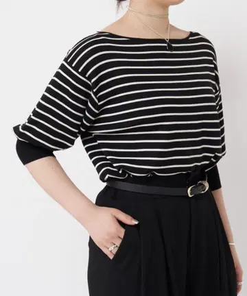 비어즐리 LIVETART 실크 혼방 니트 Tee