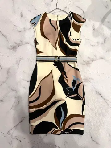 올 패턴 반팔 무릎 기장 원피스 벨트 포함