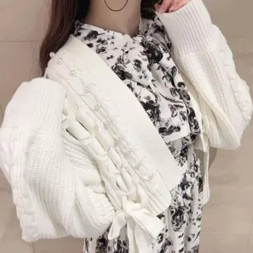 새상품급 양산형 지뢰계 evelyn 레이스업 케이블 니트 가디건 화이트