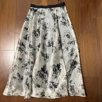 스트로베리 필즈 이치에 플라워 플레어 스커트 새상품급